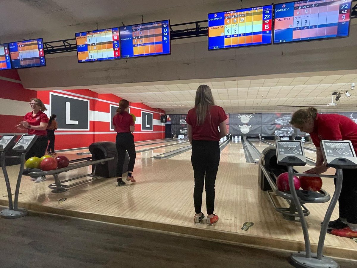 bmsh_athletics's tweet photo. Having fun and knocking down some pins 🎳 #VarsityBowling https://t.co/w1aBLjI7pi
