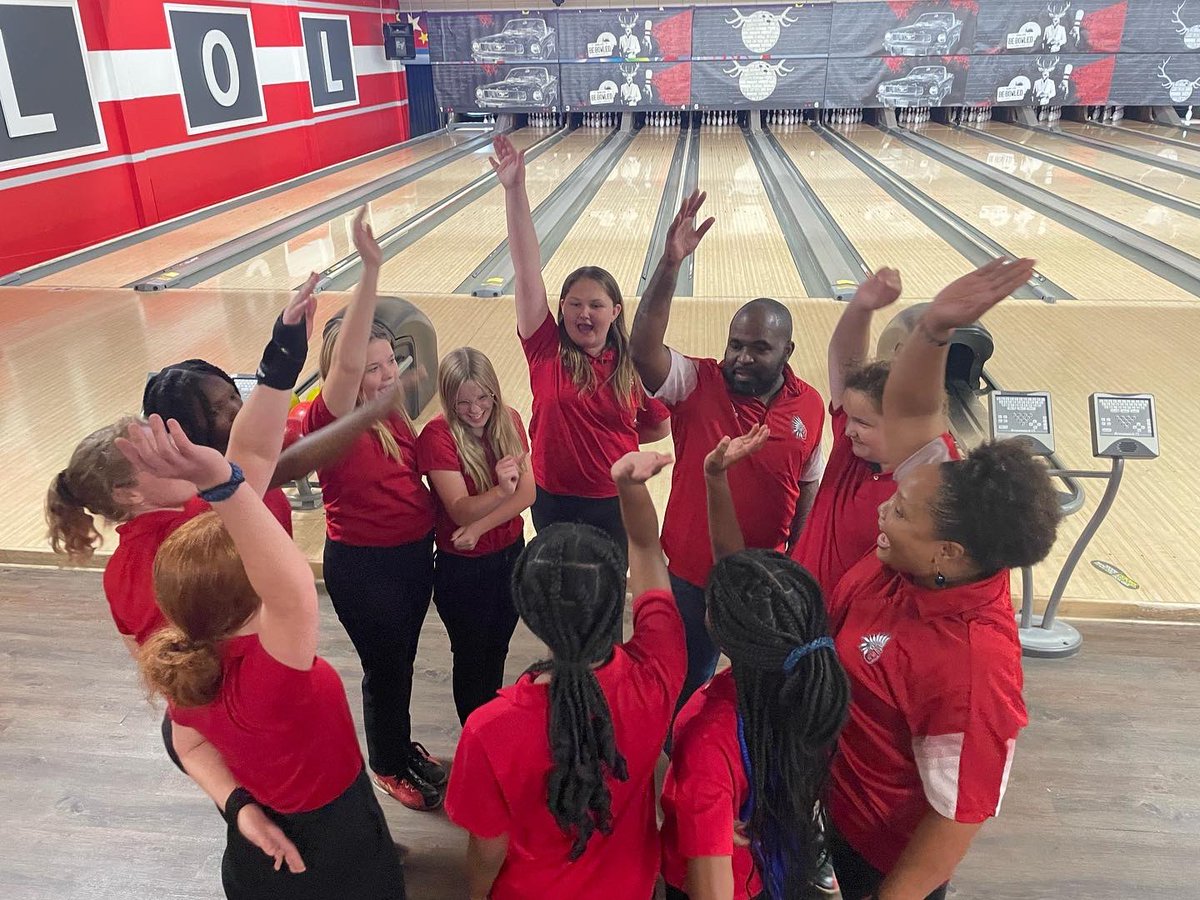 bmsh_athletics's tweet photo. Having fun and knocking down some pins 🎳 #VarsityBowling https://t.co/w1aBLjI7pi