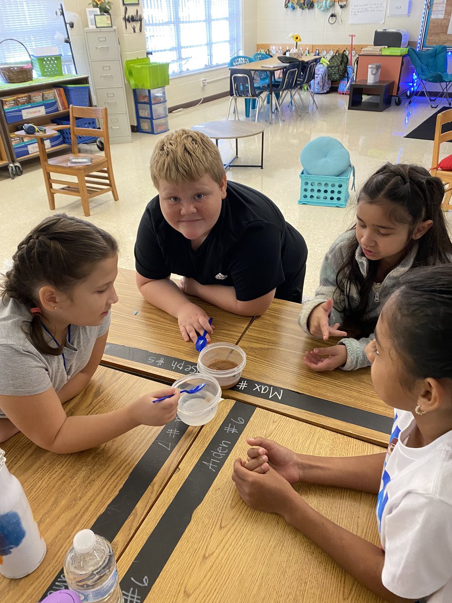 _MrsEnsor's tweet photo. What happens when a solid dissolves? #scienceiscool @pmepelicans https://t.co/7RCa14U6eS