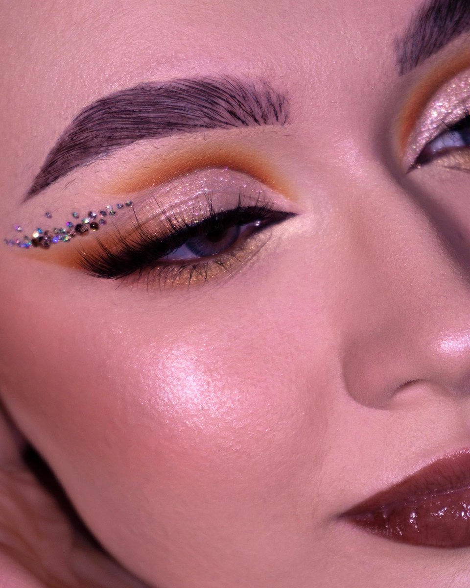 domixkromix's tweet photo. Hufflepuff vibes with @ColourPopCo and @GerardCosmetics 😍😋 https://t.co/KKuoUhZQCp