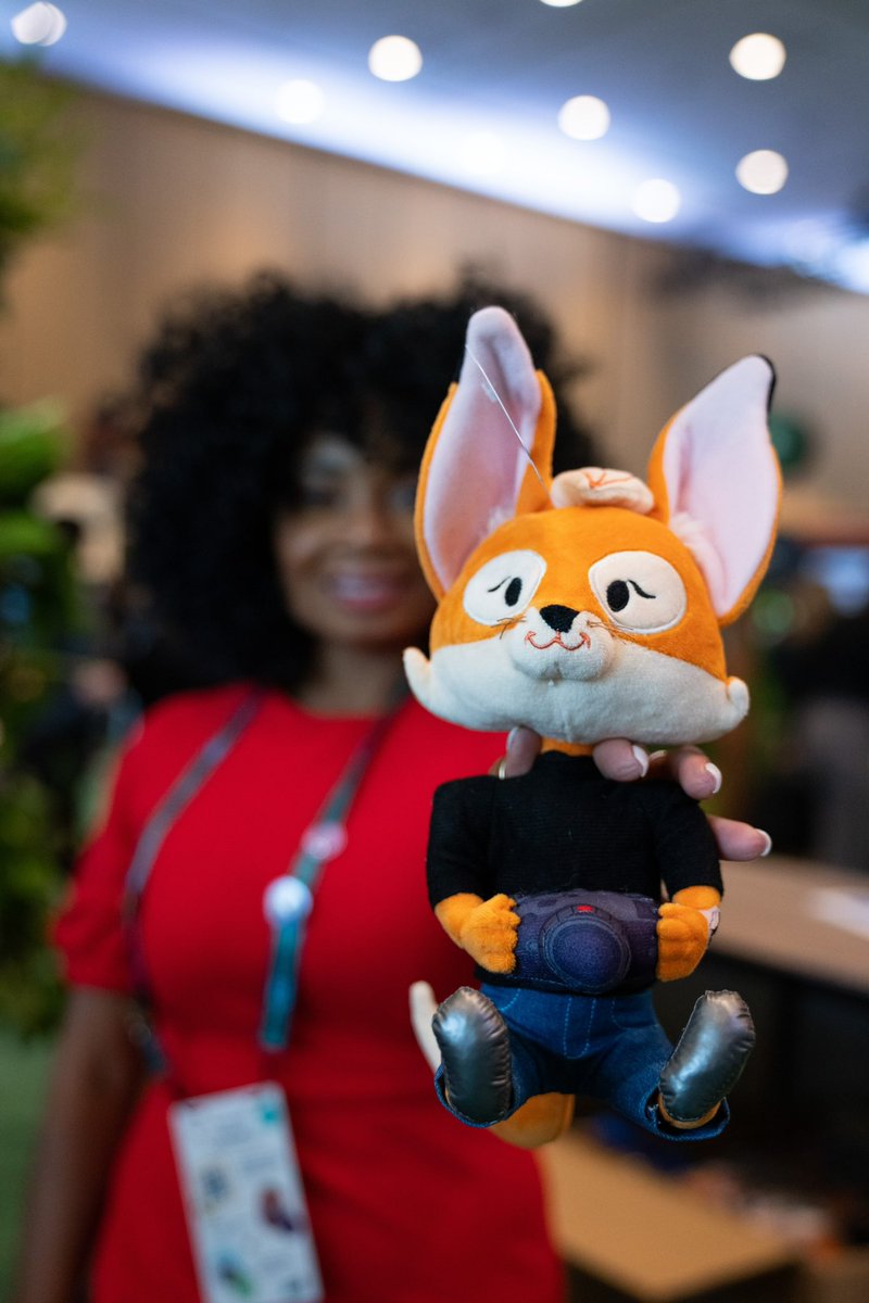 Guilda Hilaire (@justguilda) on Twitter photo ✨Lets close out the 20th <a href="/Dreamforce/">Dreamforce</a> with a bang! I’m giving away 20 Brandy’s…
🦊 Meet at the Marketing Lodge at 3:45pm! #DF22 ✨Lets close out the 20th <a href="/Dreamforce/">Dreamforce</a> with a bang! I’m giving away 20 Brandy’s…
🦊 Meet at the Marketing Lodge at 3:45pm! #DF22