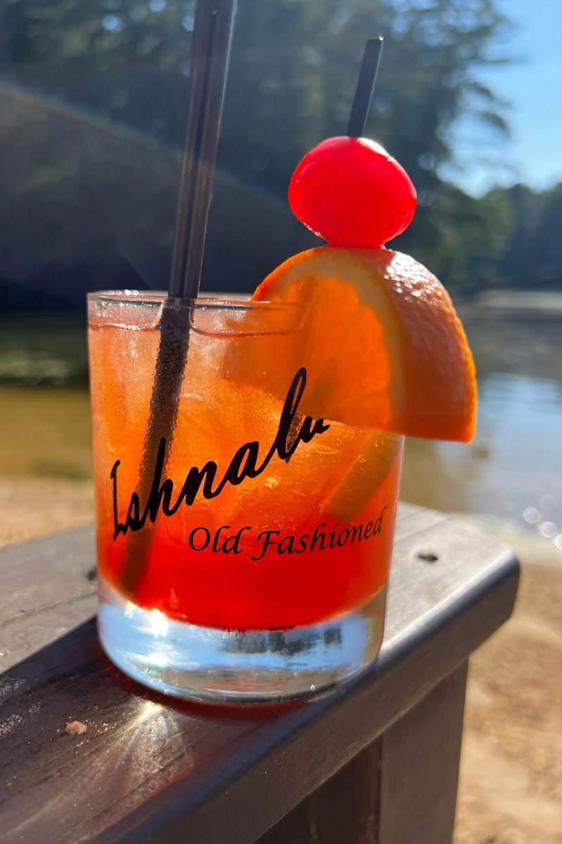 theeverydayexp's tweet photo. Did you know Sept 22nd is officially "Brand Old Fashioned Day" in Wisconsin?  It pretty much is every other day too. So get one to celebrate today. At a Supper Club. On a lake. Like a real Sconnie. 😁 https://t.co/WaHn7IRD0b