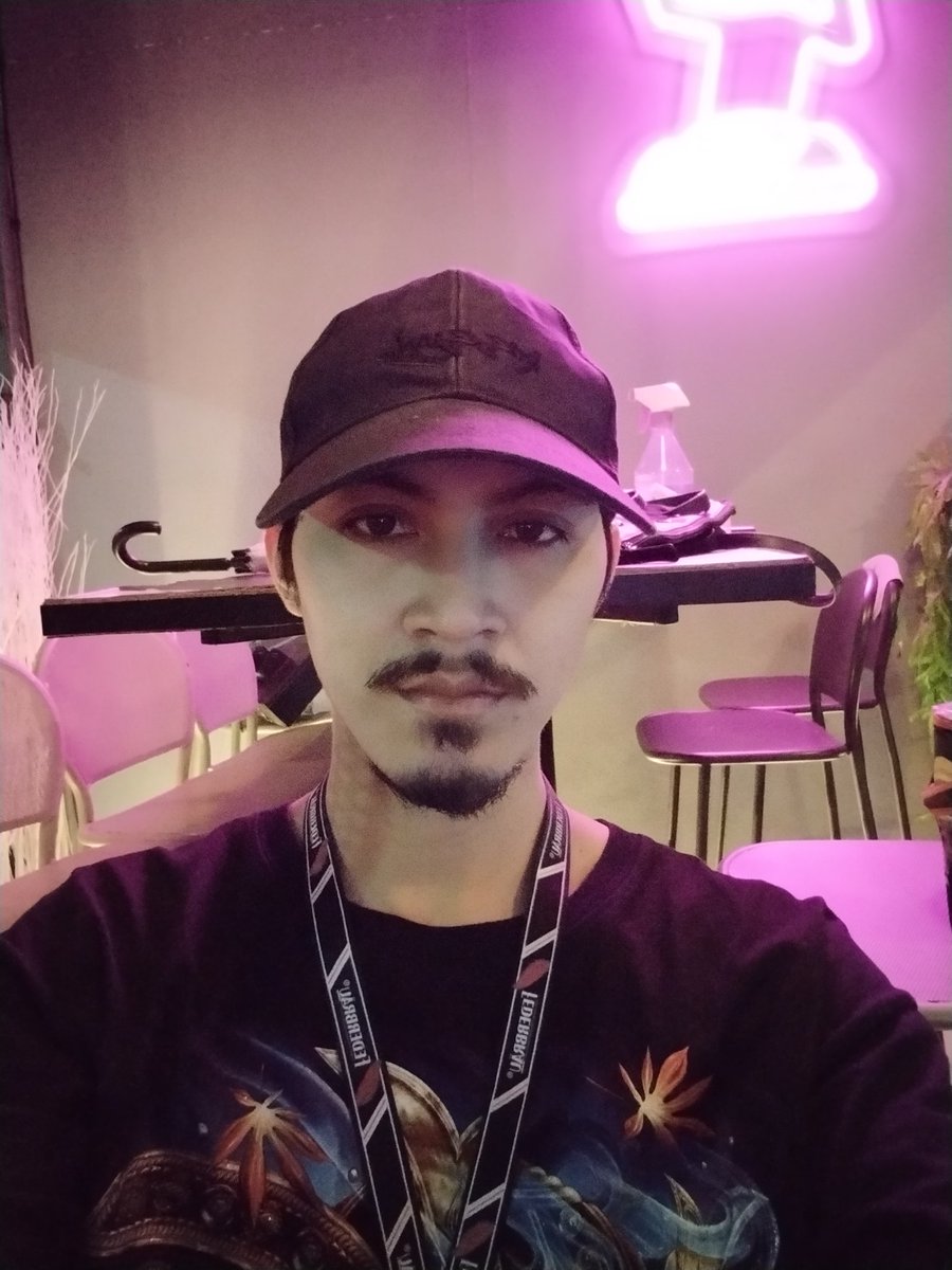 SinlapinP's tweet image. หน้าไม่คม เท่าอารมณ์เราหรอกนะ
อารมณ์....