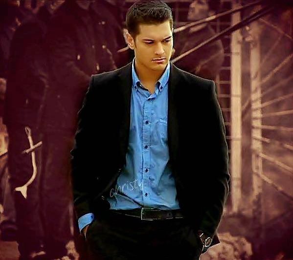 aaana08's tweet photo. @cagatayulusoyy Happy Birthday!🎂🤗 https://t.co/I1opxVVoWP