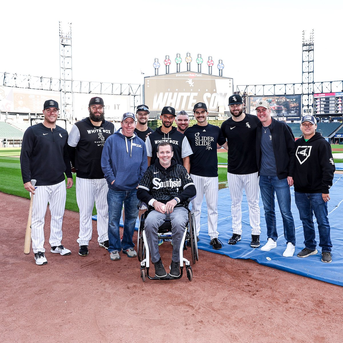 whitesox's tweet photo. #FightLikeAGolden 💙 https://t.co/8jVLDmda9T