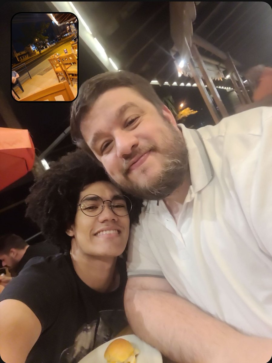 ttinoq's tweet photo. SAIU A NOTICIA E MUNDO NAO ACREDITOU 

Gente tô namorando, mas a gente não tem foto junto decente, então vai ser um bereal em baixa qualidade mesmo :)

#Palmitei 
#EuEscolhiMiscigenar https://t.co/zwNfLMtB9k