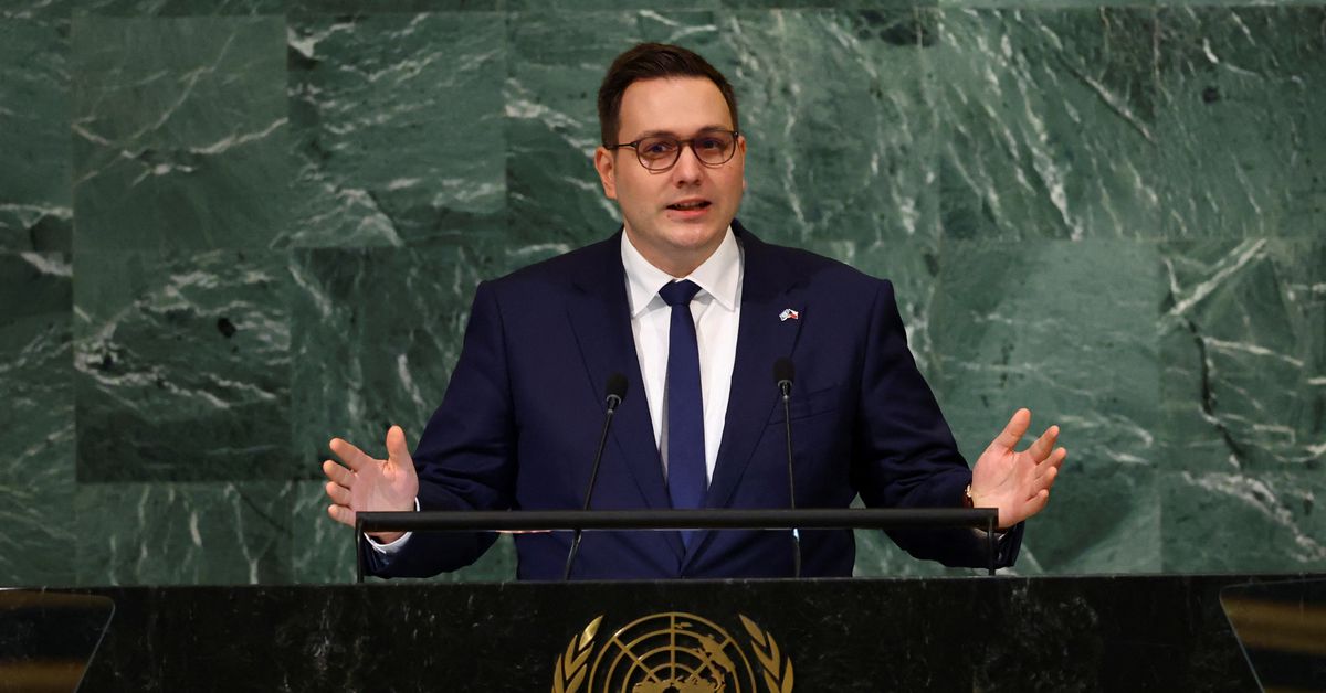 Reuters's tweet image. Czechs will not issue humanitarian visa to Russians fleeing mobilisation reut.rs/3SrfGuN