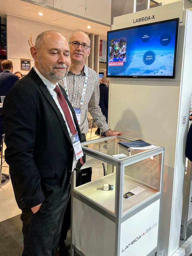 PoleSkywin's tweet photo. 🚀@IACParis2022 - #SpaceforAll 🛰
Skywin #AIR &amp; #SPACE et ses membres sur le stand #BelgiumSpace 🇧🇪
📷Focus(4/4) sur 3 Membres  : @LambdaXsa @rheagroup @TelespazioBe https://t.co/OQMZcnOqWX