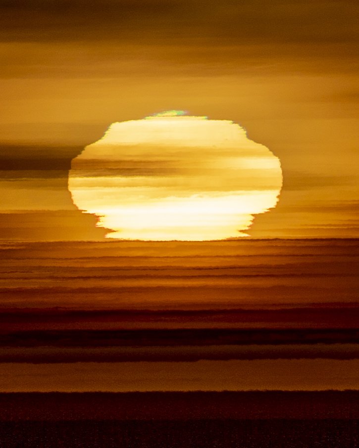 Aman Chokshi (@aman_chokshi) on Twitter photo The South Pole officially recorded sunrise at 12:47pm NZDT yesterday! The inversion was crazy with constant mirages along the horizon, which resulted in this green flash! Everyone had so much energy at the <a href="/NSF/">U.S. National Science Foundation</a> Amundsen-Scott Station yesterday ☀️ The South Pole officially recorded sunrise at 12:47pm NZDT yesterday! The inversion was crazy with constant mirages along the horizon, which resulted in this green flash! Everyone had so much energy at the <a href="/NSF/">U.S. National Science Foundation</a> Amundsen-Scott Station yesterday ☀️