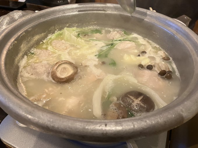 博多と言えば水炊き〜!!鶏肉スゴイデカイ! 