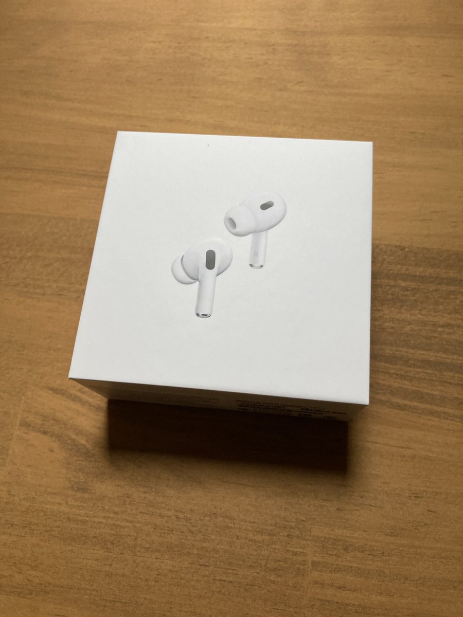 yuzuyan0120's tweet photo. AirPods Pro 2届いた。
見た目は初代とほぼ一緒。
試しに聞いてみたけど、ノイキャン2倍がいまいちわからない😢
#AirPodsPro2 https://t.co/8Ivz9Z0cce