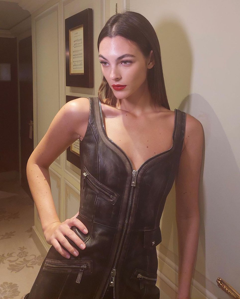 butterflydearly's tweet photo. i can't get over this Vittoria Ceretti ♥️ https://t.co/yOdQnNBKee