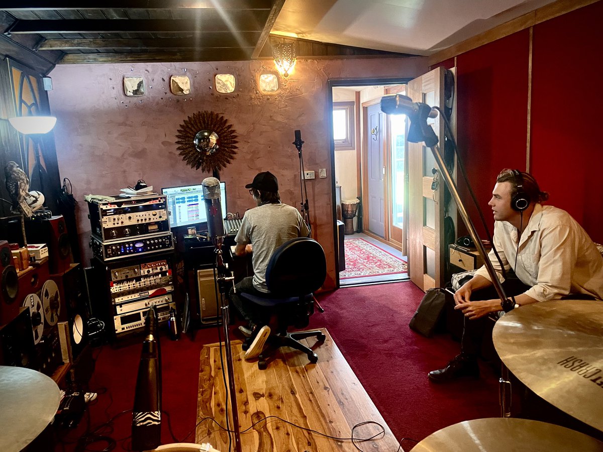 HeinCooperMusic's tweet photo. Ok, something new is in the works ⛈☀️ https://t.co/AR5ijI7mhM