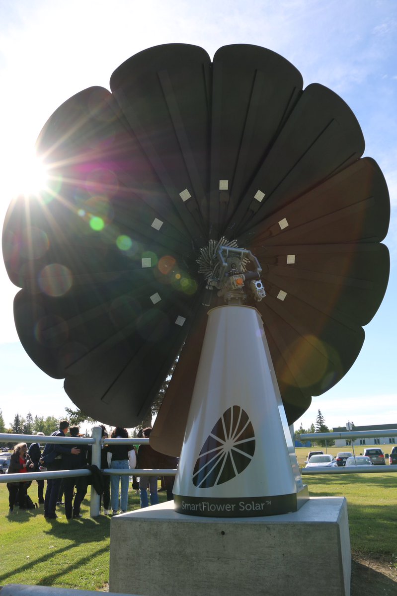 HSAatBJM's tweet photo. What a wonderful morning for the Smartflower launch at BJM! Thank to @saskatooniec , @SiemensCanada , @GrahamBuilds , @GSCSNews @charlieclarkyxe for your presence at today’s exciting event.  We are grateful for these educational partnerships &amp; the possibilities for students! https://t.co/hvHzKxVieD