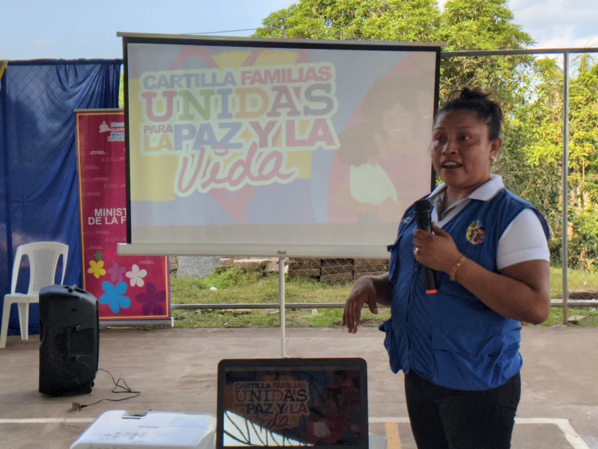 RedComElAyote's tweet photo. Ministerio de la Familia en El #Ayote realiza lanzamiento de la cartilla #FamiliaUnidasParaLaPazYLaVida. Con la participación de la ciudadanía y autoridades Municipales. 
#PatriaBenditayLibre 
#Nicaragua https://t.co/ADgvr1BOwo