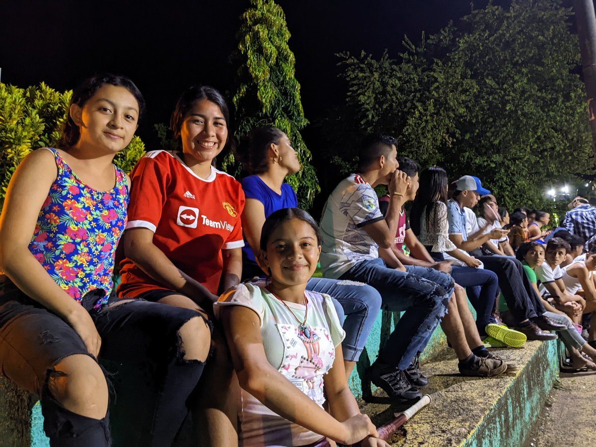 RedComElAyote's tweet photo. Liga recreativa de Fútbol Sala, #TiemposDePaz ❤️🖤 #ElAyote 
#Nicaragua 🇳🇮 https://t.co/5LIdAQDSol