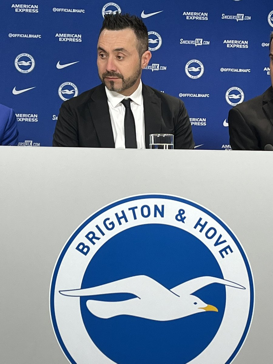Fandom_ID's tweet photo. Di tahun 2022, nasib pelatih baru Brighton, Roberto De Zerbi, bak rollercoaster. Suatu malam di Donetsk, Ukraina pada akhir Februari lalu, De Zerbi mendekam di hotel dan lari bolak-balik ke bunker bawah tanah untuk berlindung dari invasi militer Rusia di Ukraina. 

Sebuah utas~ https://t.co/MFXsFLGrLr