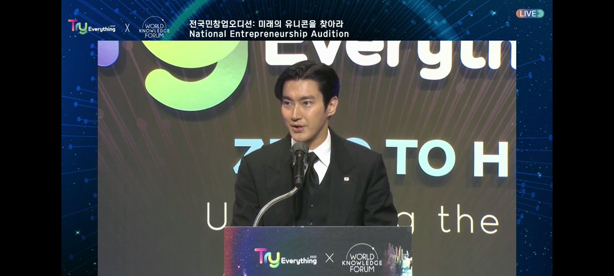 Masiwonnest's tweet photo. I love this man so much
Proud of you Siwon 💙
#SIWON
#WorldKnowledgeForum
#TryEverything https://t.co/wkSEQfHwtB