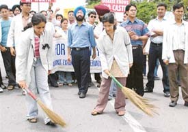 nsdevaraj's tweet photo. @DrSenthil_MDRD Students of the Government Medical College and Hospital take to the streets with brooms in protest against reservation in Chandigarh on Wednesday.  05/2006

#sandana https://t.co/xyiVjjLR6s