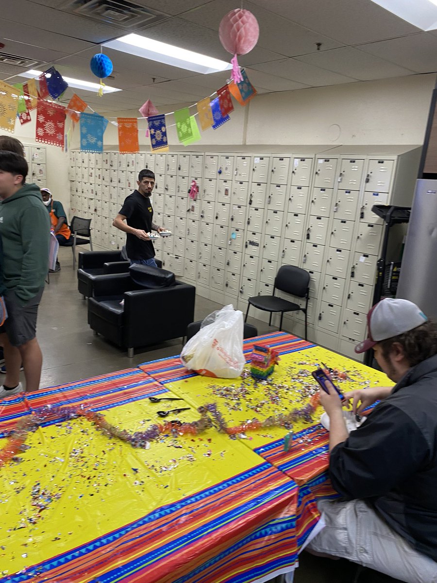 JosiahJavier's tweet image. Overnight success sharing celebration day 1 @WillWea47438262 @RubenRod17 @Ashleyaa540n @HDMidland_0561 #successsharing