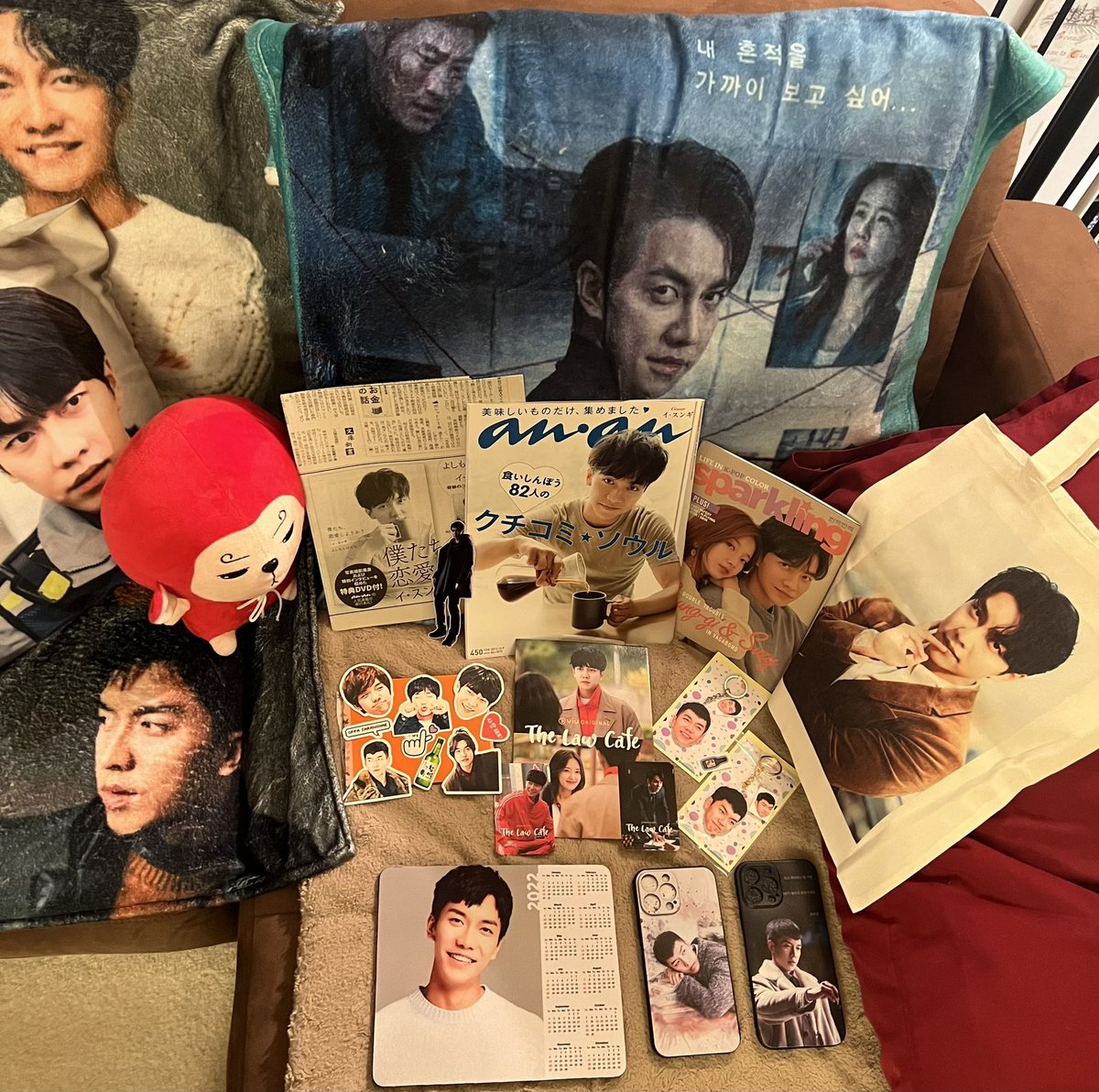 Yayyy!! Just received my early Christmas present! I’m so happy!! 🥳🎉👏👏👏🥰💕

#LeeSeungGi #이승기  #イスンギ #スンギ #李昇基 #อีซึงกิ 
#TheLawCafe #법대로사랑하라 #GuFamilyBook #KoreanOdyssey #Vagabond #Mouse