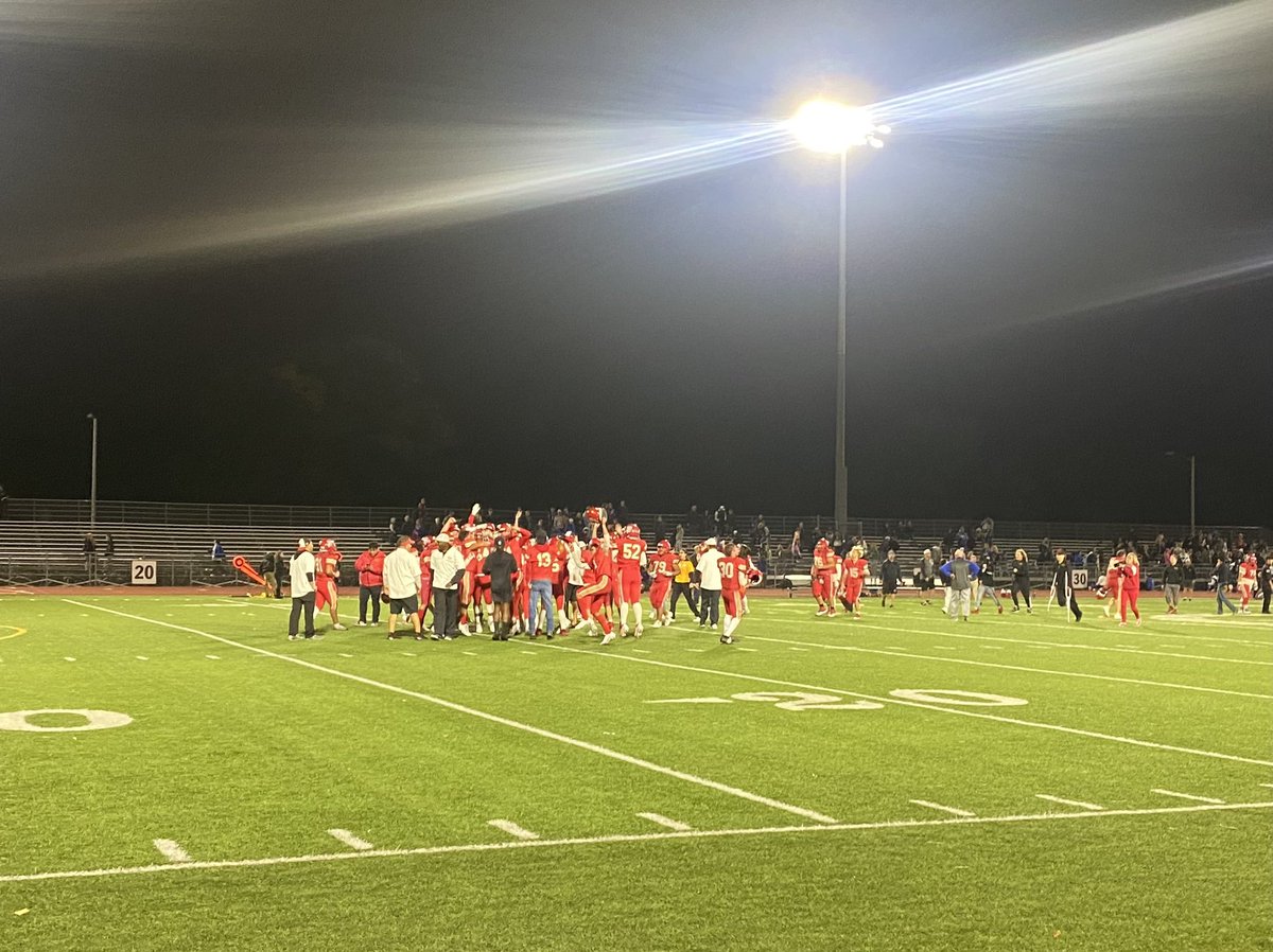 SVVSD_Ringer's tweet photo. Falcons beat Longmont 33-21! Way to go Skyline!! @SkylineFalcons @FalconAthletics @KarlaAllenbach #FalconFamily https://t.co/0aYu3FWvig