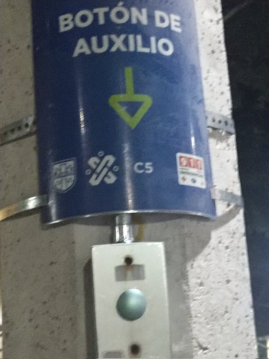 ClaraEdit's tweet photo. @C5_CDMX @C5_CDMX @lialimon @VecinoalertaA por favor arreglar los altavoces del poste que está en la esquina de Rosa China y Rosa Carmesí en molino de rosas. Alvaro Obregón. no suena y no tiene ID yo veo que tiene cámara y altavoz https://t.co/OQW2VI8zxL