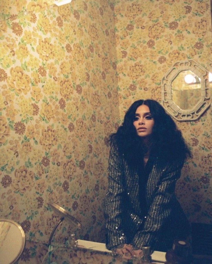 kuhlaniszn's tweet photo. My girlfriend pointed this out. This pic is definitely giving kehlani While We wait era https://t.co/2Vx3JS0FYw