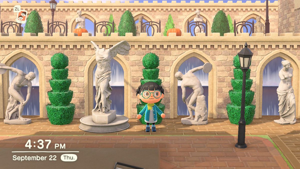 I built this gallery behind resident services without realizing it would be impossible to take a proper picture of! 😫 A screenshot while standing in just the right spot was the best I could do. 😅 All that work and nobody will every truly appreciate it 🥹 #acnh