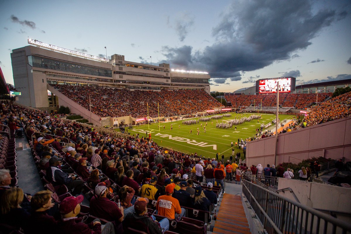 SholtenPhoto's tweet photo. Photos from @WVUfootball's win over Virginia Tech posted at https://t.co/4g8tQWv2RD https://t.co/dAbCTTMhKP