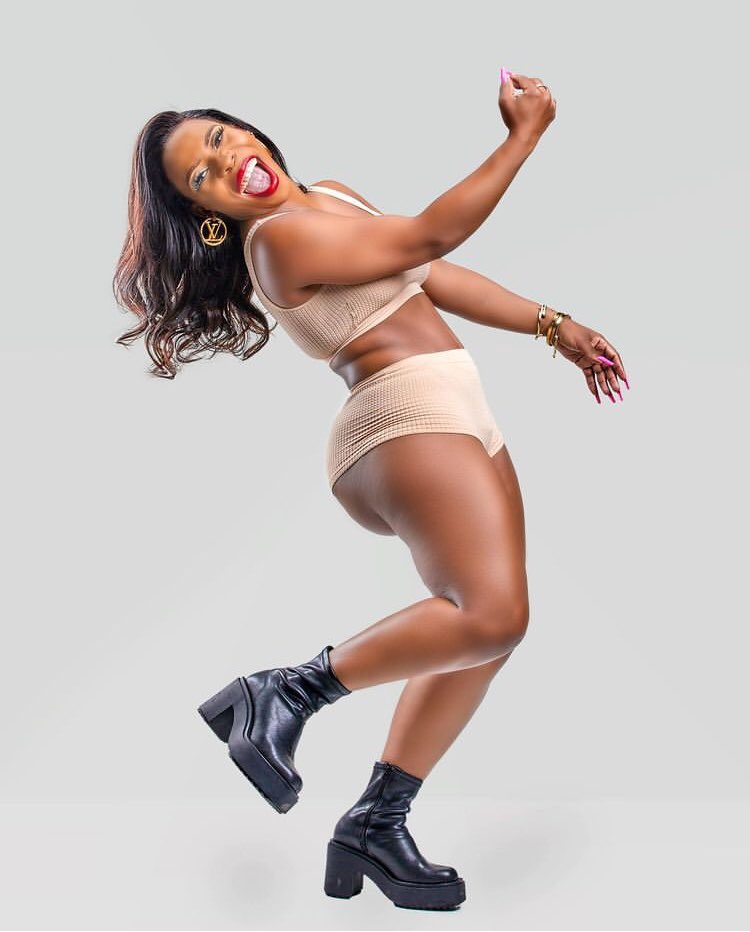 DQwati's tweet photo. Never forget Wendy Mbatha 🍑🤤🤤🤤🥵 https://t.co/KuflfP8lkG