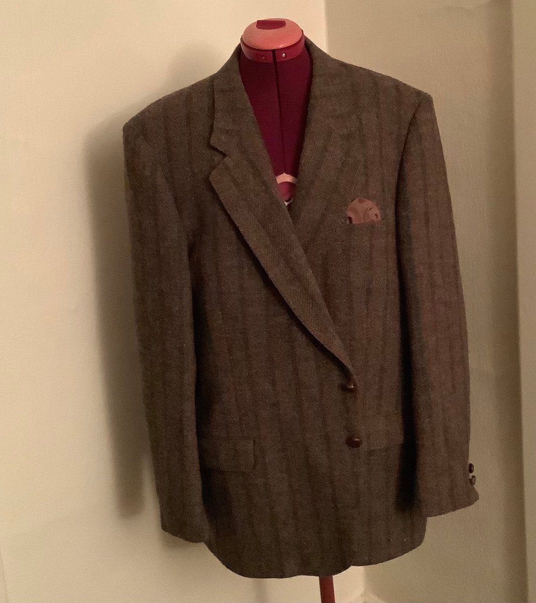 lesleyspence11's tweet photo. Excited to share this item from my #etsy shop: Men’s Harris Tweed 1980s wool jacket size 50 R #size50r  #leatherbuttons #vintageharristweedjacket #scottishtweed #menswooljacket
Our shop https://t.co/G75HOoVt2F https://t.co/8dJE6jciw2 https://t.co/uqgaQCkqfr
