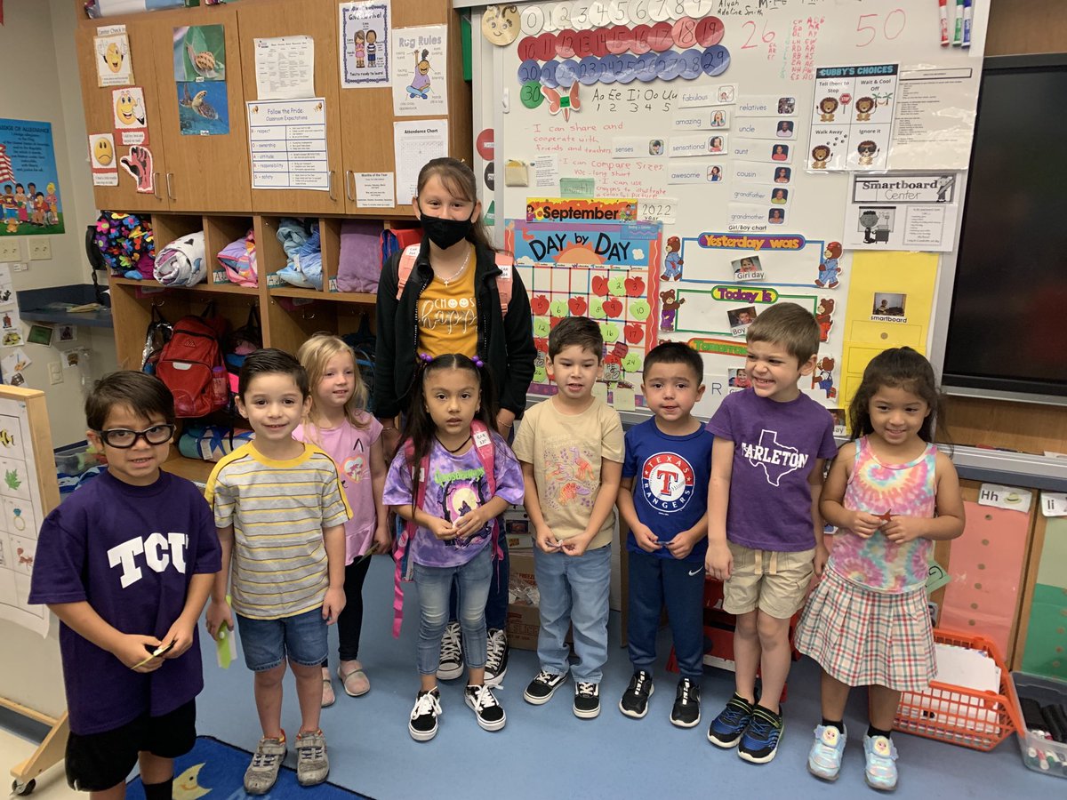 Our Lion Leader, Maria, stopped by this morning to give the kids she worked with a treat!  She helped them get to their dismissal spots each afternoon. So thankful for Lion Leaders!  Thank you Maria! ❤️ #ceroars