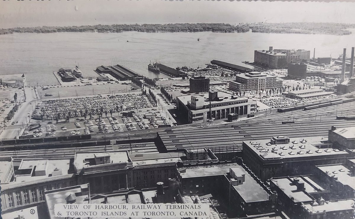 TorontoPast's tweet photo. TO in postcards: A view looking south in the 1950s. Again note the Habrour comission building and think how much of the land south of Front St is actually landfill. 
#Toronto #torontophoto #torontopast #torontohistory #torontopostcard #torontoaerial
#torontoheritage https://t.co/fH9MbFnPaZ