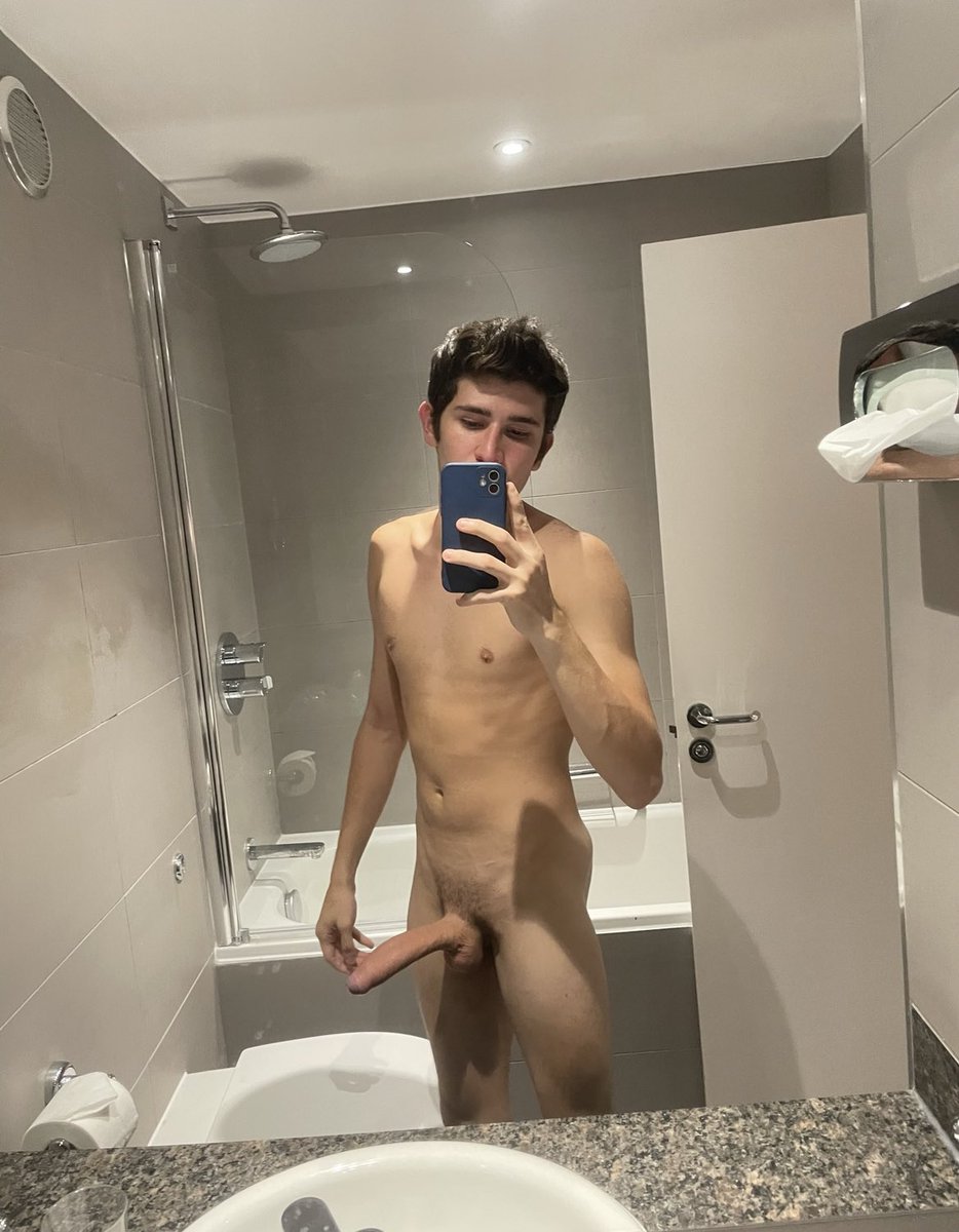 AlberthPineda10's tweet photo. Ando caliente por aquí 😈😈 algun otro pollon que se llegue al DM 🥵❤️‍🔥 https://t.co/0Rp9cn2U9f