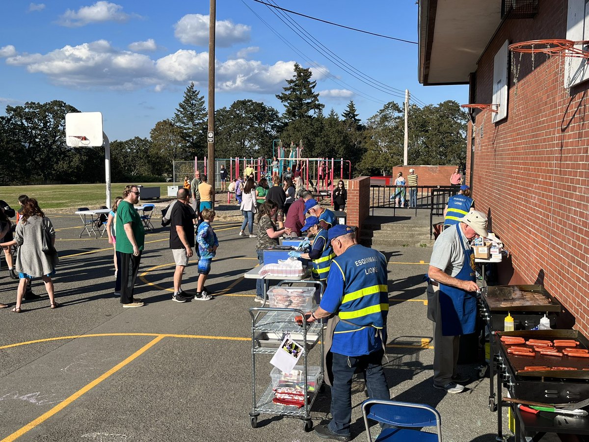 Excited to welcome families back for our “Meet the Teacher” evening. A big thank you to our PAC and the <a href="/EsquimaltLions/">Esquimalt Lions Club</a> for hosting our BBQ! <a href="/sd61schools/">Greater Victoria School District</a> <a href="/EsquimaltBC/">TownshipOfEsquimalt</a>