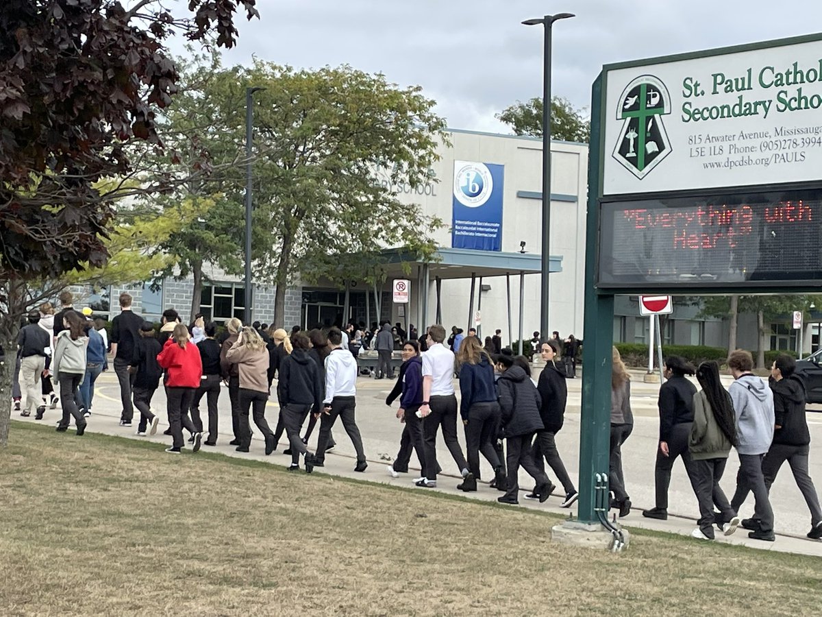 A tremendous <a href="/TerryFoxCanada/">Terry Fox Foundation</a> community walk today. Thanks to <a href="/StPaulCSS1/">St. Paul C.S.S.</a> students &amp; staff for your generous contributions &amp; remarkable participation. Special TY to Ms. Vono for your leadership &amp; commitment to making our annual #TerryFoxWalk a huge success! #EverythingWithHeart 💚