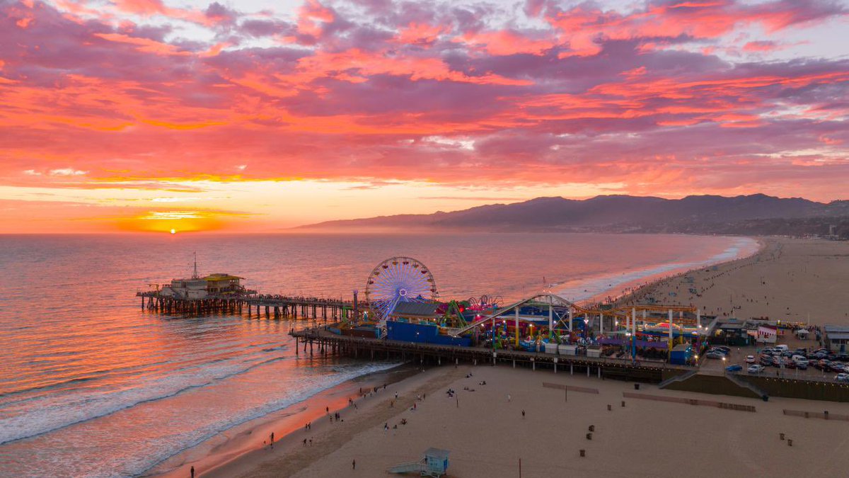 Happy Fall! 🍂 Or as we say in Southern California, three more months of Summer.☀️