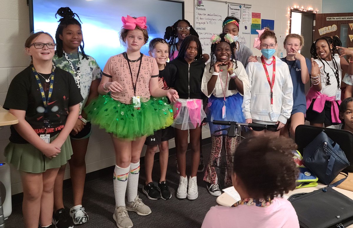 MrsMInman06's tweet photo. Tacky Day?? We understood the assignment! @BMSatRSD2 https://t.co/yfviMT7VgY