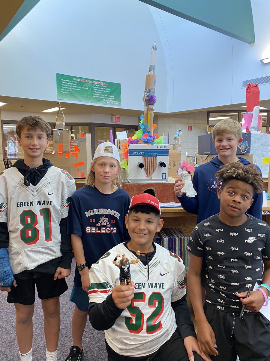 EGFAdamsApples's tweet photo. Final touches on their castles #egfcms #cmspride #egfpride https://t.co/8VPuk2JLIi