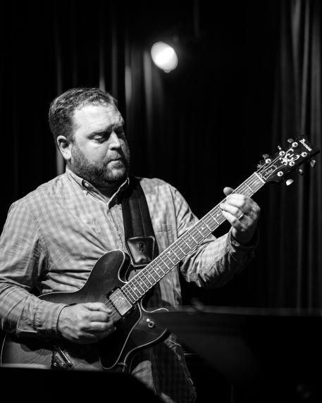 ProsserPrincess's tweet photo. Sweet music! - https://t.co/eofdKTleWG #ClassicalSuites #AngeliquePoteat #JazzALaCarte #JALC #RyanMeagher #WillyWonka #WW #FloatingLollipops #BalloonRallyWeekend #ProsserMemorialHealth #JadesBritishGirlTreats #TourProsser #HistoricProsser https://t.co/YyBdea5pZc