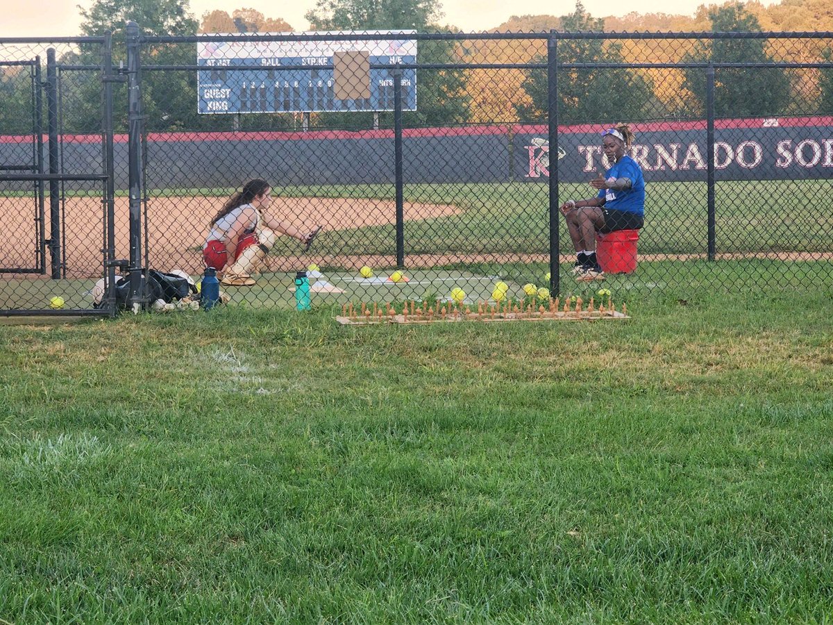 BrindyHayes6's tweet photo. Had a great lesson last night with @Rikkelle__ ! Can’t wait till next weeks lessons to learn more and to be pushed harder. @Pride_Fastpitch @Los_Stuff @SoftballDown @LegacyLegendsS1 @IHartFastpitch https://t.co/RHcR7a2GtU
