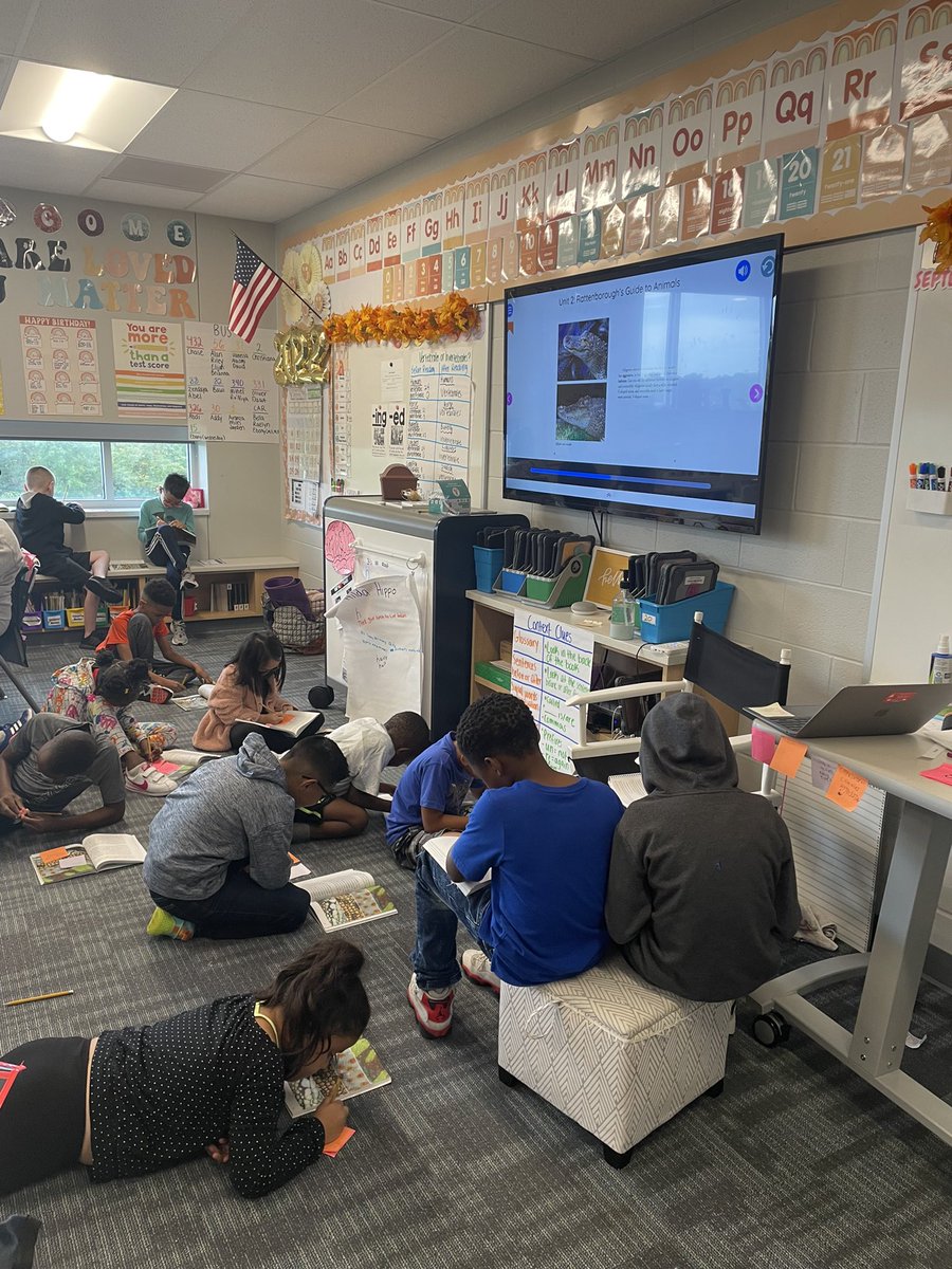 LowellBruneKCK's tweet photo. Mrs. Meza’s 3rd graders were hard at work today using context clues to find the meaning of unknown words. Great job!! #kckpsredefined @AlliRice4 @kckschools https://t.co/1Y1nCgELqX