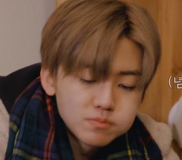 pinkkinjm's tweet photo. when jaemin stuffs his face https://t.co/nAbuBT5JPV