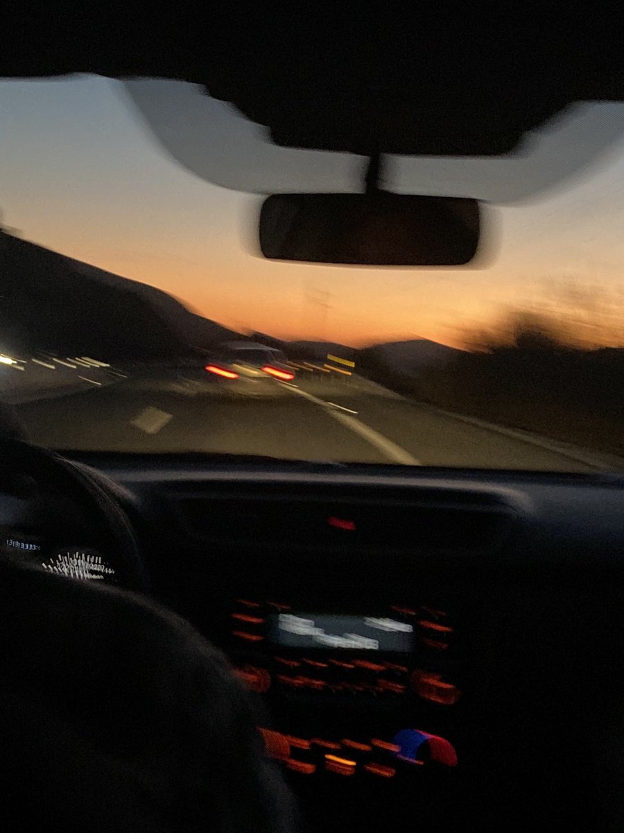 cap9nana's tweet photo. To' el mundo quiere fortuna
Dinero y libertad
Pero pedirte a ti no está de más
He encontrao' razone', he mirao' la luna
Señas del destino, no sobra ninguna
Y mentiste, ¿pa' qué?
Hice un salto de fe
Tú te esperaste por mi firma debajo 'el Mercer https://t.co/ED1L4zZZVC