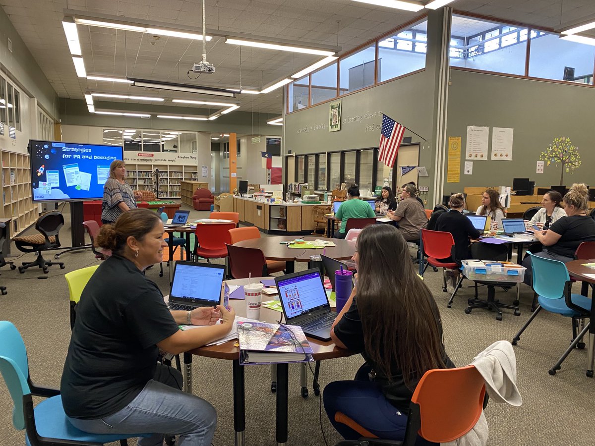 I’m so thankful to work in a district that supports high quality PL on full release days! Ts had time to dive into Flyleaf’s amazing resources &amp; begin to make instructional decisions for their striving readers. ⁦<a href="/DianeBurkeRead/">Diane Burke M. Ed., CALT</a>⁩ ⁦<a href="/HumbleISD_OE/">Oaks Elementary</a>⁩ ⁦<a href="/ElizabethFagen/">Liz Celania-Fagen</a>⁩