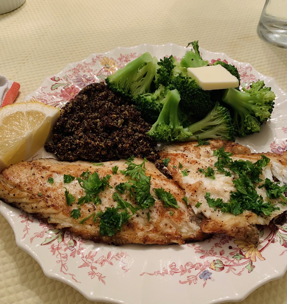 DeaneFenstermak's tweet photo. Sautéed branzino served with spiced quinoa and steamed broccoli. #twittersupperclub #Dacor https://t.co/F9VR0BCcAb