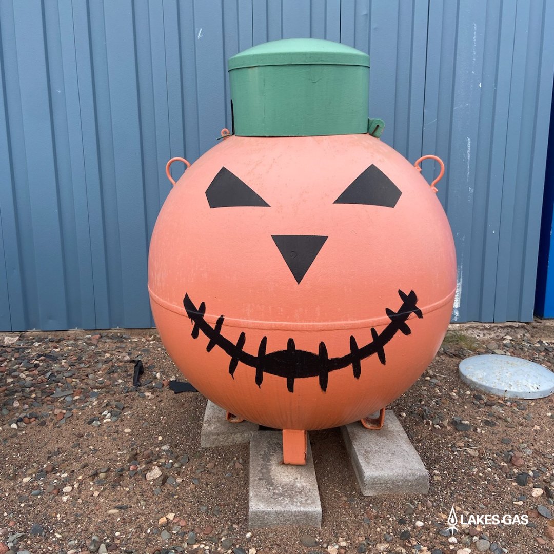 lakesgas's tweet photo. It's the first day of fall! 

Harvest season is upon us, the leaves are starting to turn and... oh! We are seeing tank jack-o-lanterns at our Esko office! 

Happy Fall 🍂 https://t.co/DK5kJVtCsy