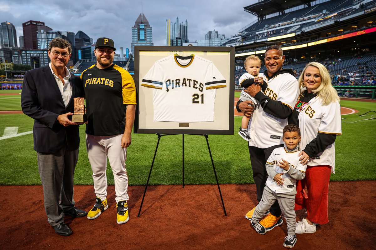 Pirates's tweet photo. David Bednar received his 2022 Roberto Clemente Award tonight!

Vote for David: https://t.co/k46EIfa4wn https://t.co/N2VIeS9k9w
