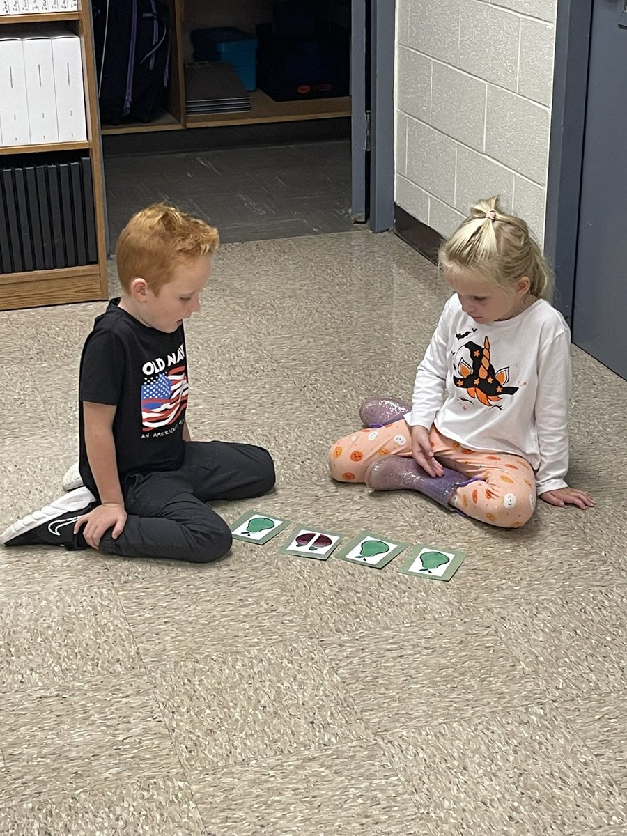 Region6Music's tweet image. Kindergaten students at JMS explore apple and pear rhythms! 🍎 🍐 @pamphelans